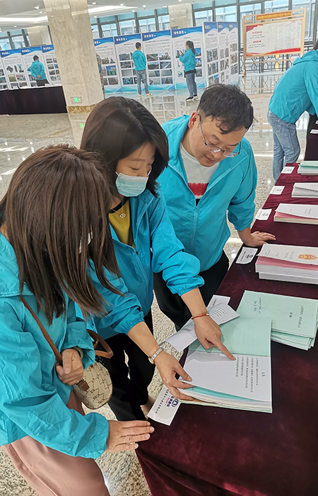 xiao 認(rèn)真學(xué)習(xí)、翻閱新《安全法》15.jpg